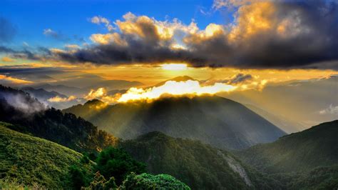 Download Wallpaper 1366x768 Mountain Fog Clouds Sun Rays Morning