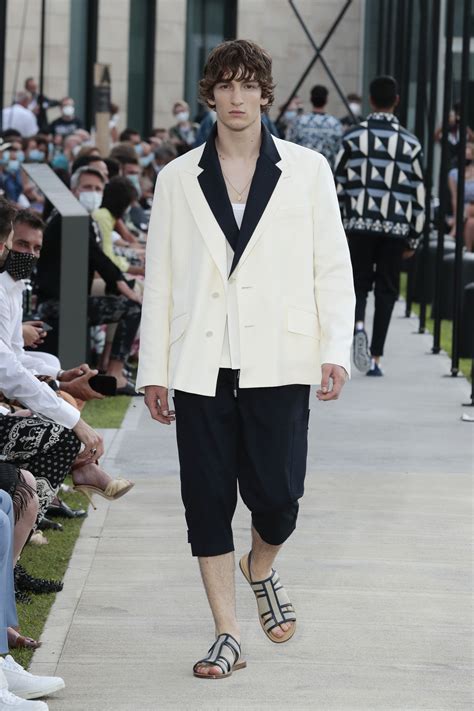 Dolce And Gabbana Menswear Spring Summer 2021 Vogue Cs