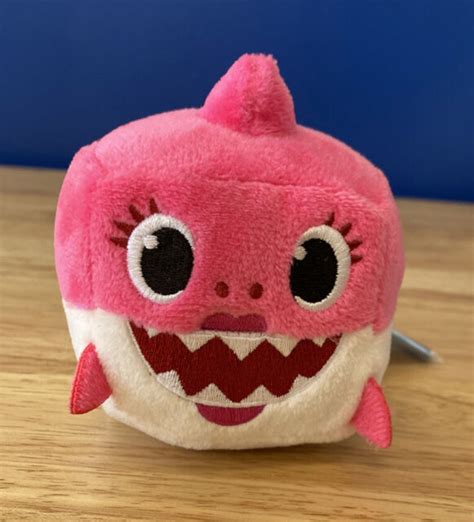 Wowwee Pinkfong Mommy Baby Shark Singing Cube Plush Pink Nwt Ebay