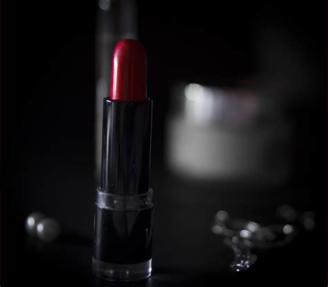무료 이미지 립스틱 구성하다 어두운 소녀 여자들 빨간 키스 생성물 액체 Material Property