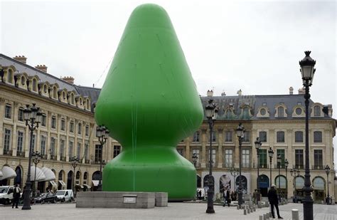 Paris Arbre Ou Sex Toy Une œuvre Dégonflée Par Des Inconnus Place Vendôme
