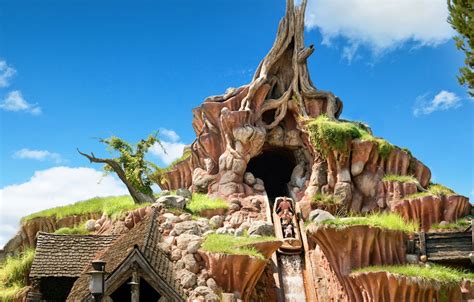 Disneylands Problematic Splash Mountain Ride Will Be Completely