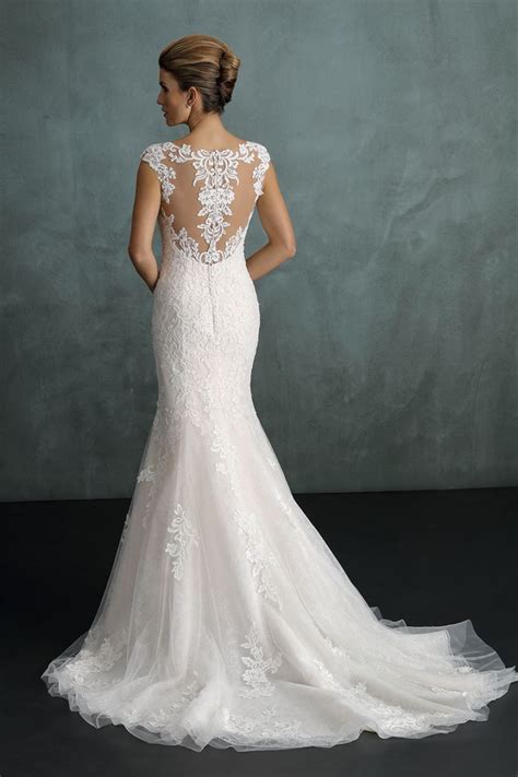 Brautkleid mit tattoo spitze und knopfleiste. Brautkleid "Tattoo" | Brautstudio Anke Tworuschka