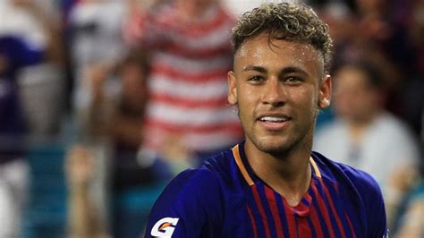 Neymar llora frente las cámaras tras salirse ante perú: Neymar au PSG : les chiffres à retenir sur le joueur brésilien