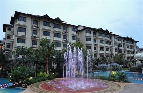 It offers a modern and contemporary look on the exterior while having a cozy and urban styled design on the inside. For Rent: Desa Idaman Residences, Puchong Location ...