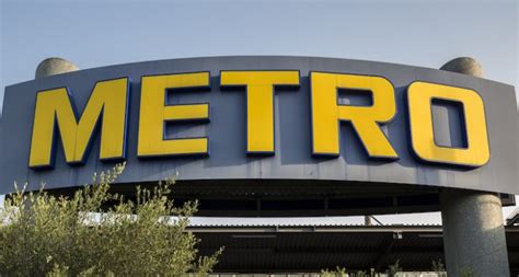 Until 2020 it was also active in general retail business through real division, which was sold to an investor consortium. Kundeneingang Foto: Metro Deutschland | Mr. Düsseldorf