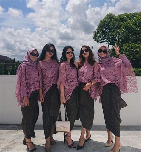 Kiriman Instagram Oleh Inspirasi Kebaya Dan Gaun 24 Jan 2019 Jam 1 58