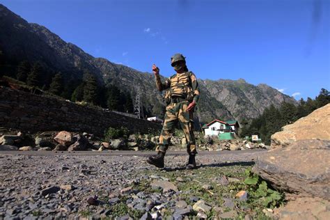 It gives the chinese perspective of the border clash, pinning the blame for it squarely on india, and stating that it was foreign military that ambushed the according to the official indian account of the incident, 20 of india's soldiers were killed during the clash. 20 Indian soldiers killed in China border clash, deadliest ...