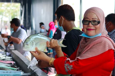 Mencari ikan segar di pasir penambang, kuala selangor. Ikan RM1 Tarikan Terbaru Kuala Selangor | Murai MY