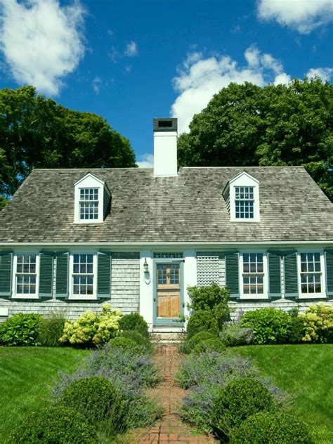 35 Awesome Traditional Cape Cod House Exterior Ideas 4