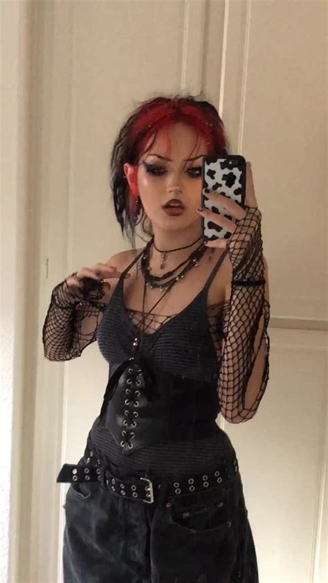 Pin By Aniyahdiane On Cute Goth Girlies Goth Fashion Aesthetic Grunge Outfit Alternative Outfits