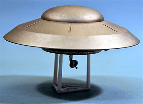 Scale Model News Earth Vs The Flying Saucers We Come In Peace Not