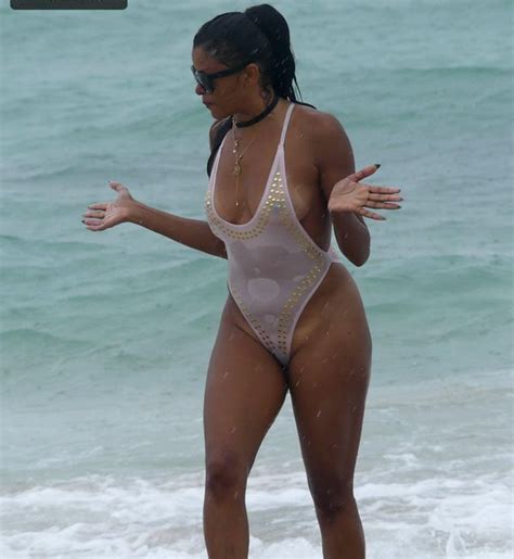 Miami Beach Okyanusunda Y Zerken Claudia Jordan Nip Slip Aznude