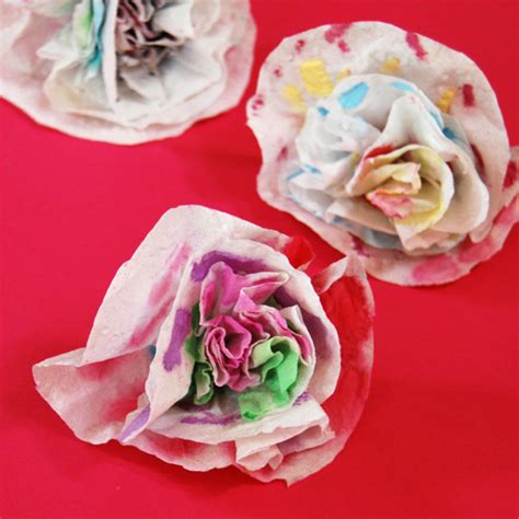 And it's time to think about gifts! At home with Ali: Toilet paper flowers