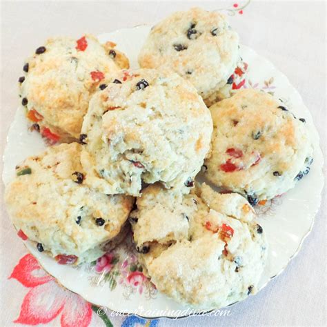 Traditional English Buttermilk Scones With Currants