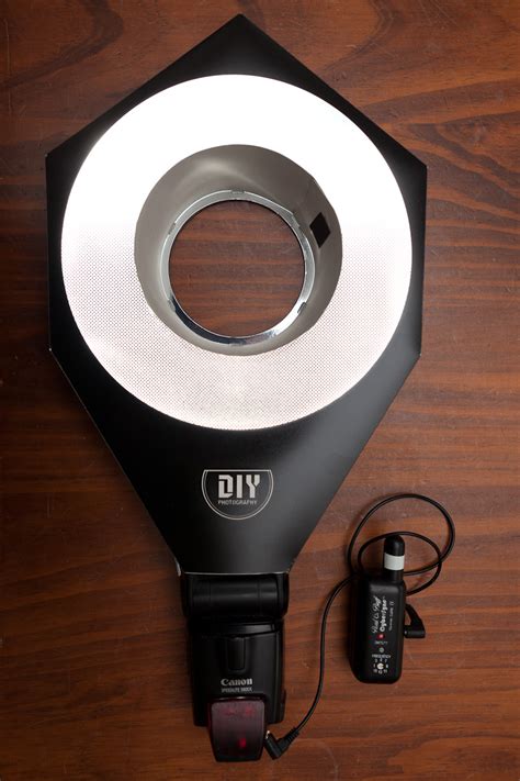 If you are one of those people with more hours than dollars (we've all been there) you are gonna like this diy ring flash video courtesy roy at motley pixel. DIY Photography Ring Flash Review
