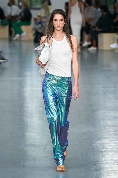 Spring Summer 2021 Runway Trend: Mermaid Pants - Metallic pants - Mode Rsvp