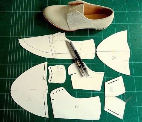 Pin By On Zapatos Handmade Shoes Pattern How To Make Shoes Handmade Leather Shoes