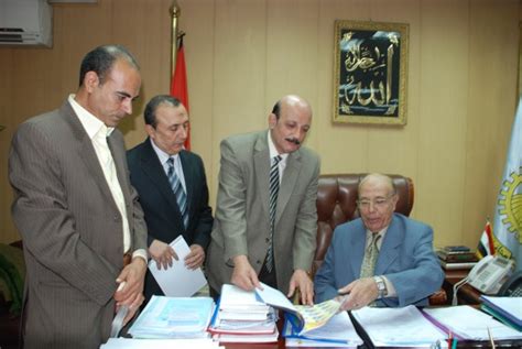 تدور أحداث الرواية حول طفل أحدب يُدعى كوازيمودو لقيط قبيح المظهر ويربية القس فى كنيسة نوتردام ويُدعى الدوم كلود فرولو ويدربه ليكون قارع الأجراس فى الكنيسة ذاتها يا مصرقومى: نتيجة الإعدادية بالغربية