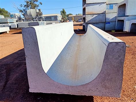 Precast Concrete Feed Troughs | Free Delivery 500 km - Dallcon
