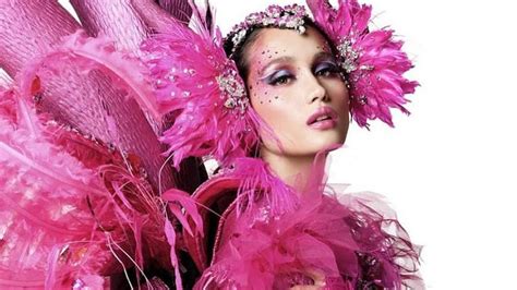 Kejutan Cinta Laura Di Jember Fashion Carnaval Dalam Balutan Kostum
