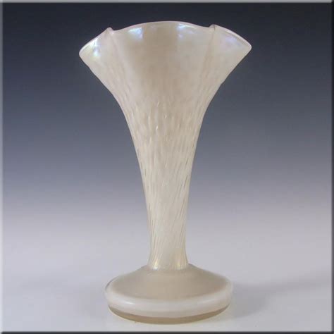 Kralik Art Nouveau 1900 S Iridescent Mother Of Pearl Glass Vase Glass Vase Art Nouveau Vase