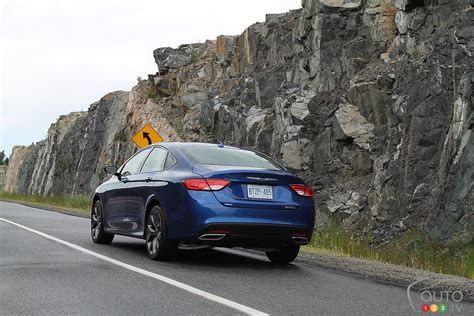 Chrysler redesigned the 200 in 2015 as a contemporary class leader. 2015 Chrysler 200 S Review Editor's Review | Car Reviews ...