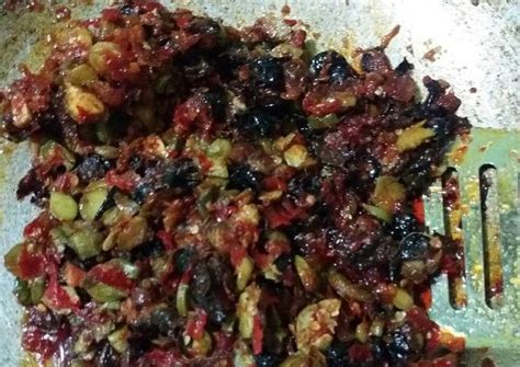 Sambal adalah istilah besar yang dalam kuliner indonesia merujuk pada saus pedas. Resep Sambal goreng kabau oleh uMie Khusna - Cookpad