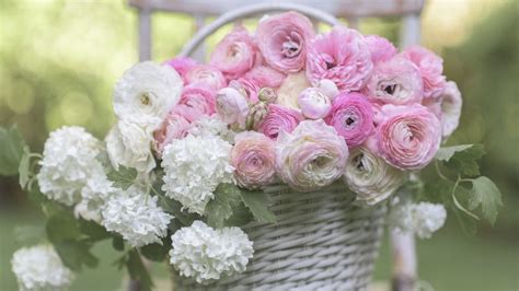 14 Popular Easter Flowers And What They Symbolize Easter Flowers