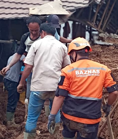 Baznas Beri Layanan Kemanusian Korban Longsor Dan Banjir Bandang