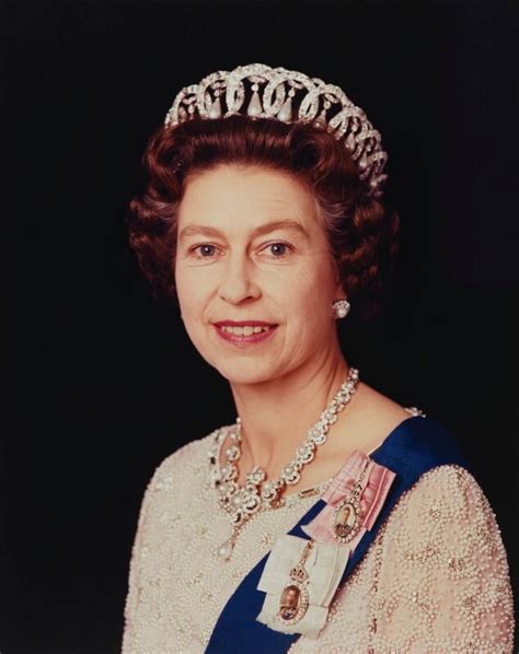 Queen Elizabeth Ii Official Portrait