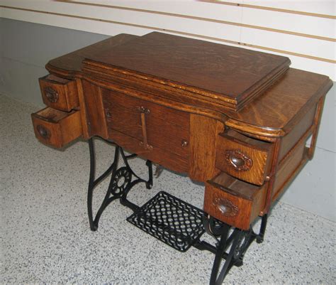 Early 1900s Standard Treadle Sewing Machine With 4 Drawer Tiger Oak