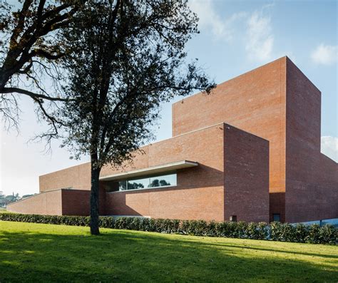 Vantag Galeria Lvaro Siza At His Best Lvaro Siza Completes Red