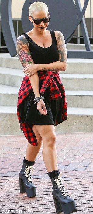 Grammys 2014 Amber Roses Tattoo Sleeves Vanish Beneath Thick Make Up