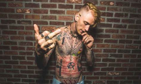 Born colson baker, but best known as machine gun kelly or mgk, he gained fame with stamp of approval in 2006 and became known for his spitfire lyrics. Machine Gun Kelly sprytnie wykorzystuje beef z Eminemem ...