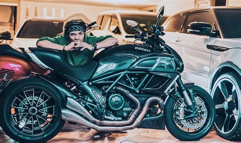 Baju pengantin spesial untuk atta halilintar dan aurel hermanysah tersebut kabarnya dikebut selama 1 bulan. Tajir Melintir, 10 Potret Keren Atta Halilintar dengan ...