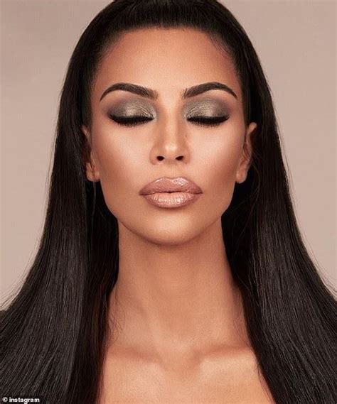 Kim Kardashian Proves She S The Master Of The Smokey Eye Kardashian