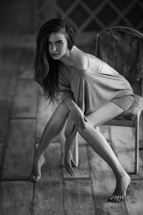 Красивое черно белое фото девушек ЧБ ФОТО Без лица Арт Ню Со спины
