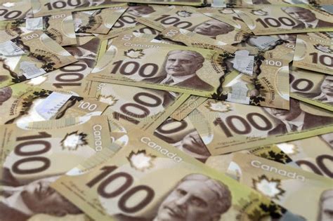100 Billets De Banque Du Dollar Canadien Image Stock Image Du Argent Ottawa 31492767