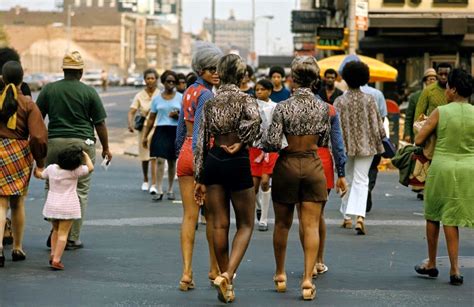 Wonderful Color Photographs That Capture Street Scenes Of Harlem In