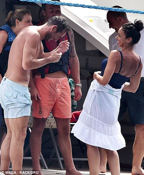Christine Lampard Rubs Sunscreen On Husband Frank In Italy Daily Mail Online