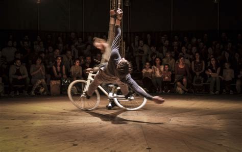Article L Art Tonnant Du Cirque Contemporain Topo