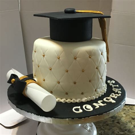 Pin By Mias Cookies And Cakes On Graduation Cake Graduation Cakes