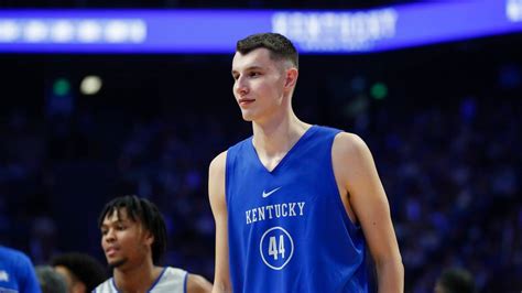 Kentucky Basketball ‘big Z’ Shows Up At Big Blue Madness Lexington Herald Leader