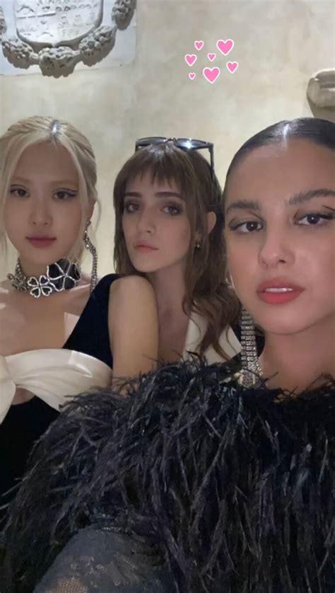 Olivia Rodrigo And Blackpinks RosÉ Pose Together In 2021 Met Gala Selfie