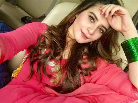 Aiman Khan Age Folder