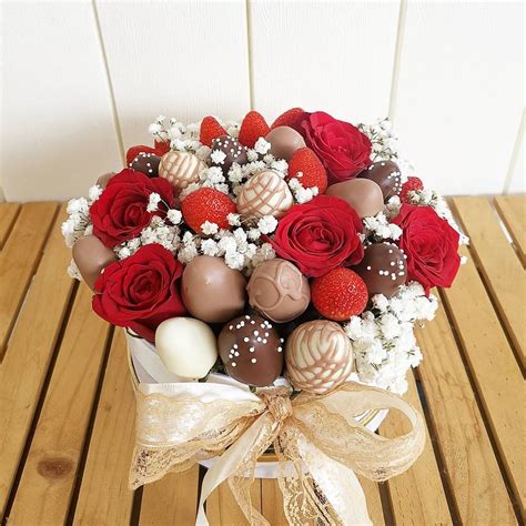 Strawberry Chocolate With Roses Chocolate Strawberries Bouquet