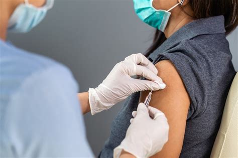 Mengenal Beberapa Efek Samping Vaksin COVID 19 Alodokter