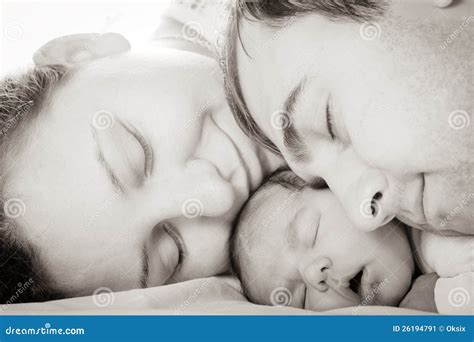 Bebé Con La Mama Y El Papá Fotos De Stock Descarga 5631 Fotos Libres