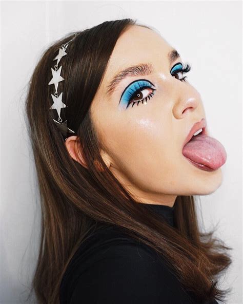 70s womens hair and makeup. ROSIE MUDIE on Twitter | Retro makeup, Vintage makeup, 60s ...